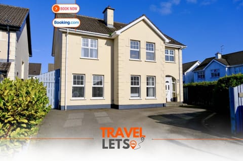 Property building, Day, Property logo or sign, Neighbourhood, Logo/Certificate/Sign, Text overlay, Street view, Certificate/Award