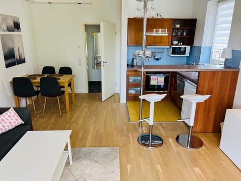 TV and multimedia, Kitchen or kitchenette, Living room, Seating area, Dining area