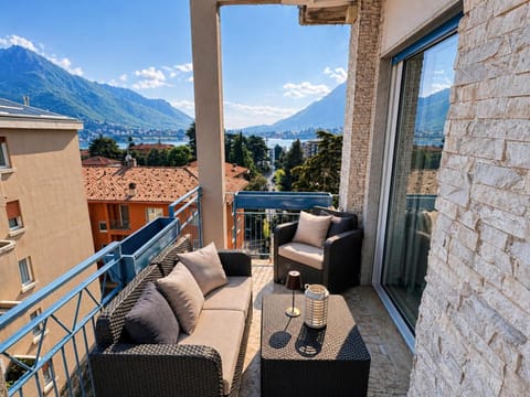 Property building, Patio, Day, View (from property/room), Balcony/Terrace, Mountain view