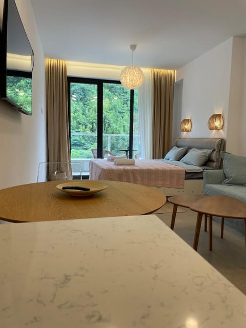 Bed, Living room