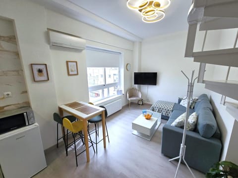 TV and multimedia, Living room, Dining area, air conditioner