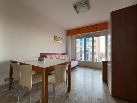 TV and multimedia, Living room, Seating area, Dining area, Lunch, internet