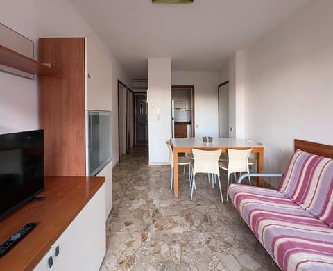 Communal lounge/ TV room, TV and multimedia, Living room, Dining area, Evening entertainment