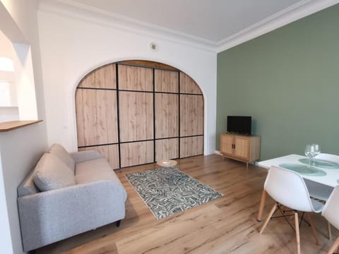 Communal lounge/ TV room, TV and multimedia, Dining area