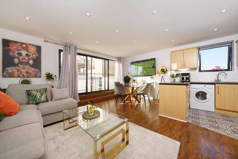 Communal lounge/ TV room