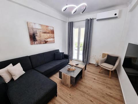 TV and multimedia, Living room, Seating area, air conditioner