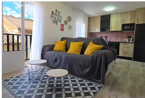 Kitchen or kitchenette, Seating area, Dining area
