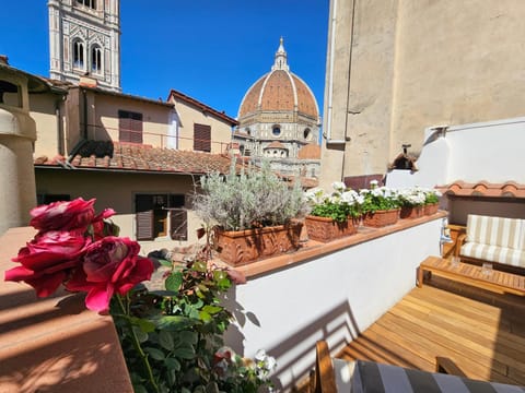 View (from property/room), Balcony/Terrace, City view, furniture