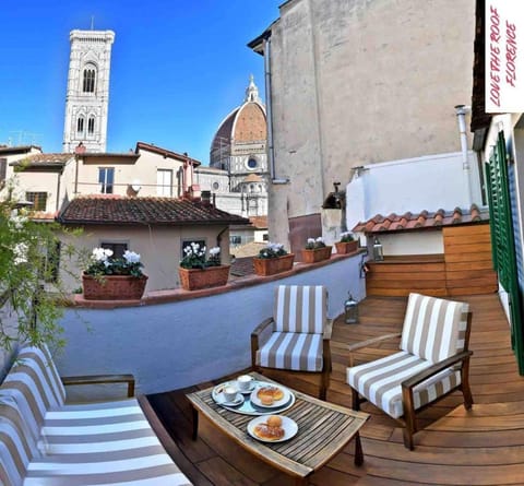 View (from property/room), Balcony/Terrace, City view