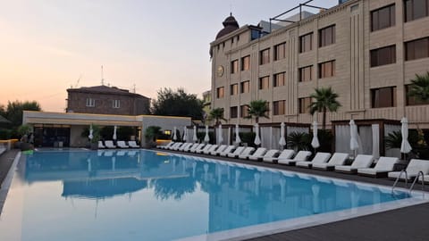 Property building, Swimming pool