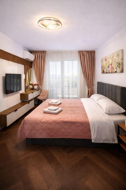 Bed, TV and multimedia, Bedroom