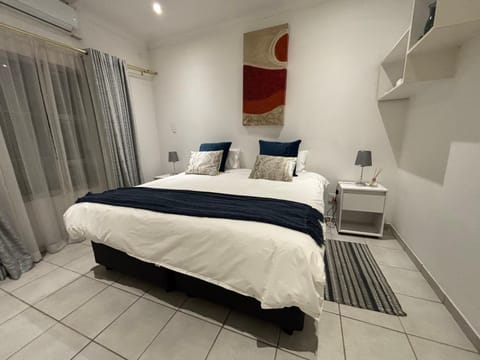Bed, Photo of the whole room, Bedroom, air conditioner