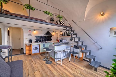 Property building, Bed, Kitchen or kitchenette, Living room, Seating area, Dining area, microwave, minibar, stove, towels, washing machine, kitchen, kitchen