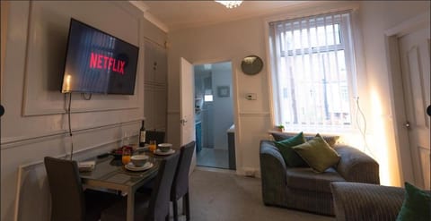 TV and multimedia, Living room, Dining area