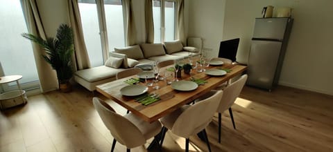 Dining area, Food
