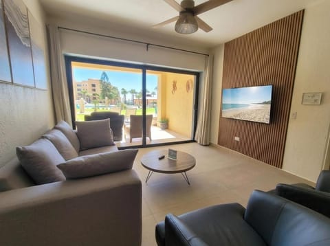 TV and multimedia, Living room, Seating area, Evening entertainment