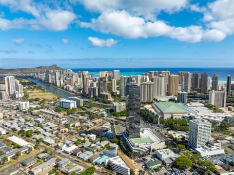 The Eastwood-Gateway to Waikiki - Executive Suite Apartment in McCully-Moiliili