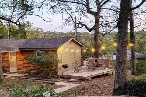 Family Adventure Cabin at the Lake –Walk to Marina Cabin in Rockaway Beach