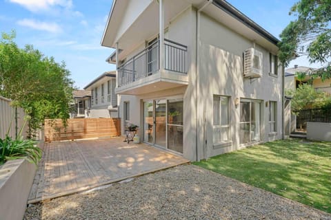 Property building, Day, Garden