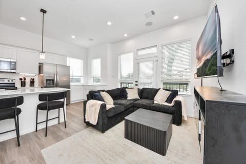 TV and multimedia, Living room, Family, fireplace