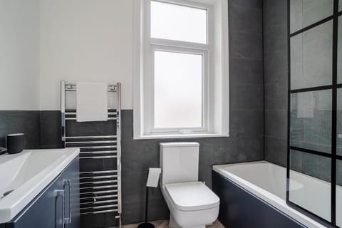 Relax at Raglan Burnley 3BR Home with Parking House in Burnley