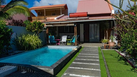 Property building, Garden, Pool view, Swimming pool, sunbed
