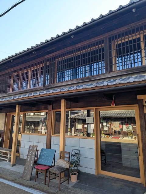 Property building, Restaurant/places to eat, Day