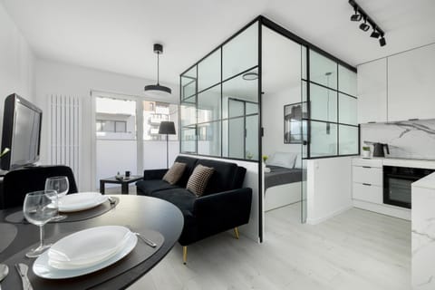 Kitchen or kitchenette, Living room, Seating area, Dining area, stove