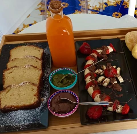 Breakfast, Breakfast, Continental breakfast, Continental breakfast