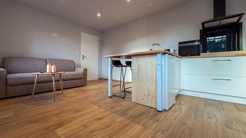 Kitchen or kitchenette, Seating area