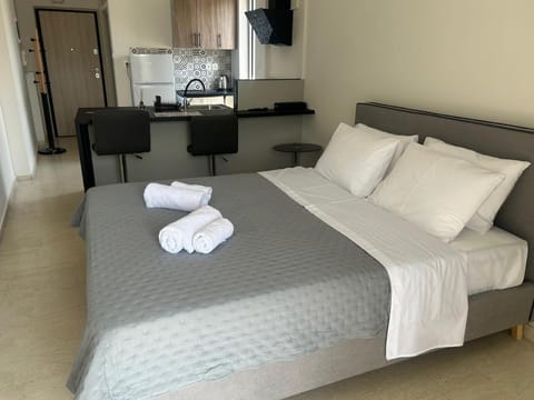 Bed, Kitchen or kitchenette