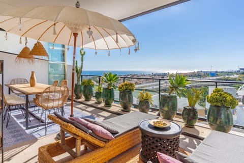 Property building, Balcony/Terrace, Living room