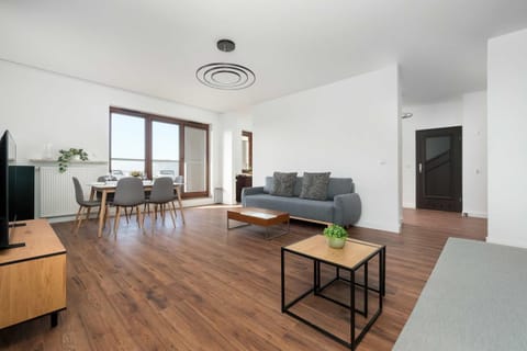 TV and multimedia, Living room, Seating area, Dining area, Evening entertainment