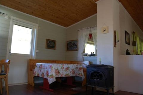 Guesthouse in Hellosan House in Lofoten