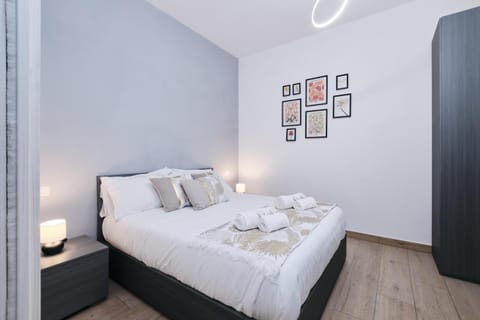 Bed, Photo of the whole room, Bedroom, towels, wardrobe