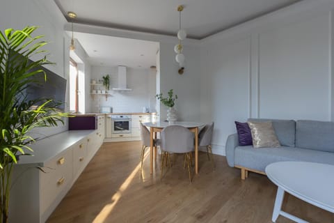 Communal lounge/ TV room, Balcony/Terrace, Living room