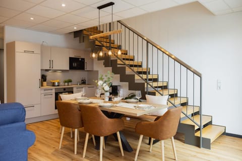 Kitchen or kitchenette, Living room, Seating area, Dining area, pet friendly, stove