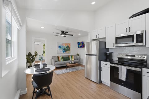 Kitchen or kitchenette, Living room, Photo of the whole room, Seating area, Dining area