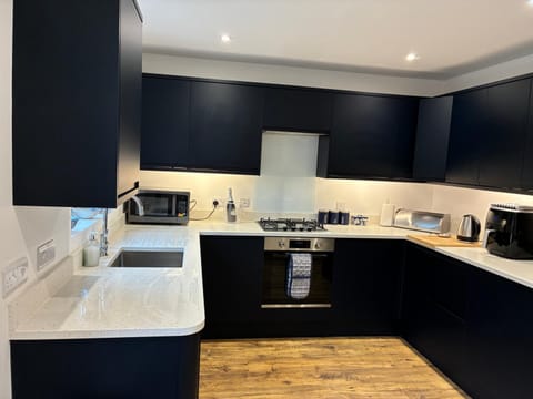 Coffee/tea facilities, Kitchen or kitchenette, dishwasher, oven, pet friendly, stove, toaster