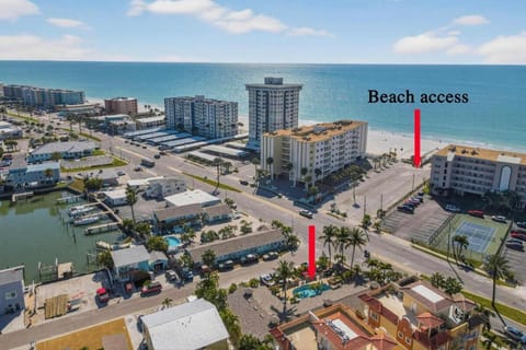 Coconut Villa's - Suite 10 Apartment in North Redington Beach