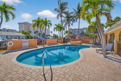 Coconut Villa's - Suite 10 Apartment in North Redington Beach
