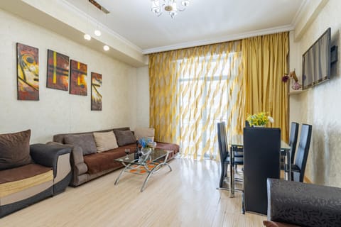 Communal lounge/ TV room, TV and multimedia, Living room, Seating area, Dining area, Evening entertainment