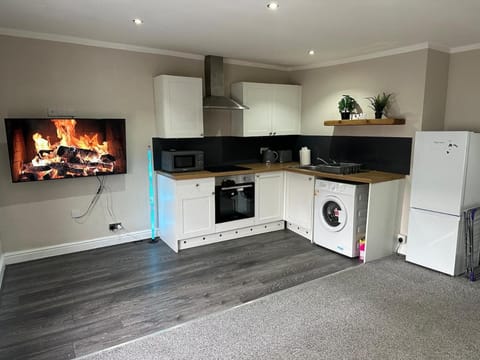 TV and multimedia, Kitchen or kitchenette, oven, toaster, washing machine