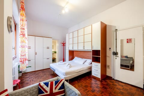 Bed, Kitchen or kitchenette, Photo of the whole room, Bedroom