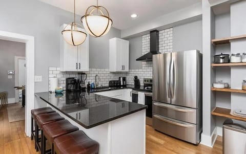 Boutique Italian Village OSU 4BR 2 parking House in Short North