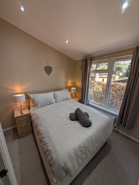 Hot Tub 3 Bed Lodge - Fallbarrow - Lake Windermere Chalet in Bowness-on-Windermere