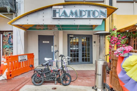 Walk to South Beach Shore! Art Deco Apartment Apartment in Flamingo Lummus