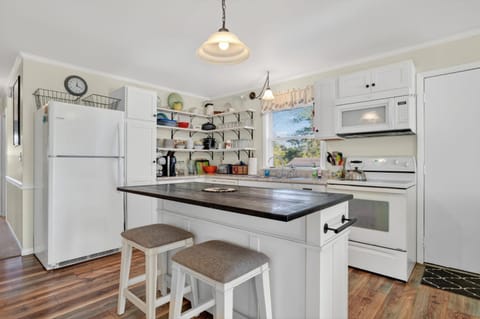 Surf & Turf - Great Home Located on South Main House in Chincoteague Island