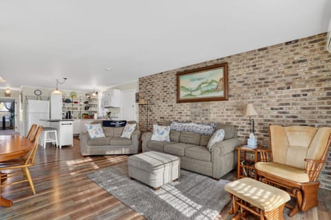 Surf & Turf - Great Home Located on South Main House in Chincoteague Island