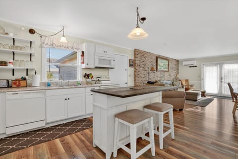 Surf & Turf - Great Home Located on South Main House in Chincoteague Island